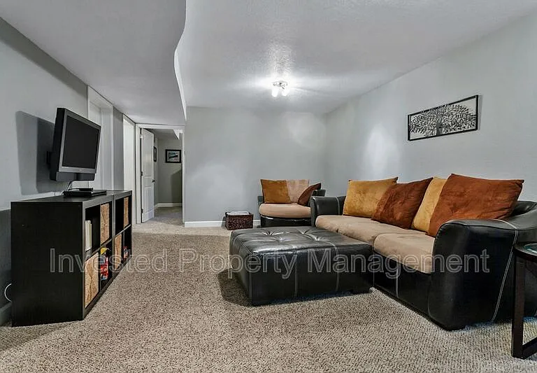 2591 S Raleigh St — Photo 27