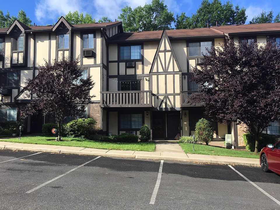 1st image of 20 Elmwood Park Dr