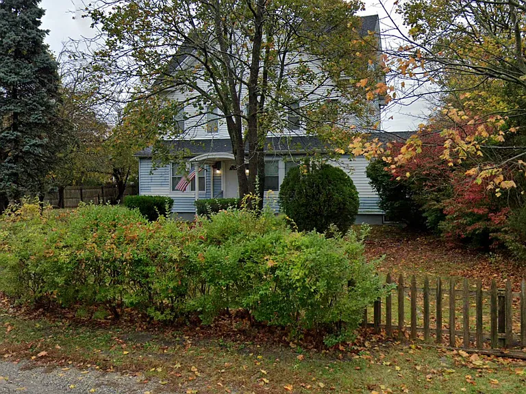 311 Bay Ave — Photo 5