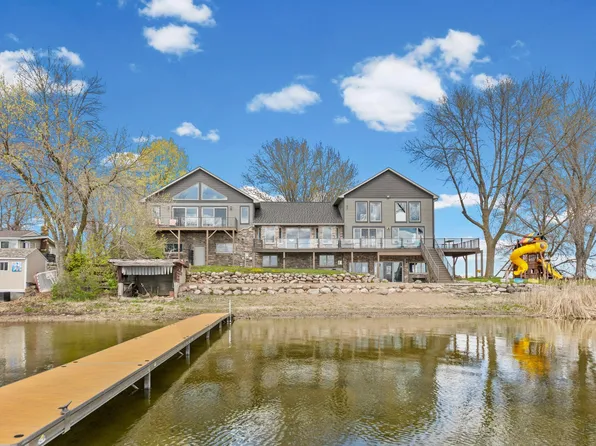 13765 Norelius Ln, Lindstrom, MN 55045