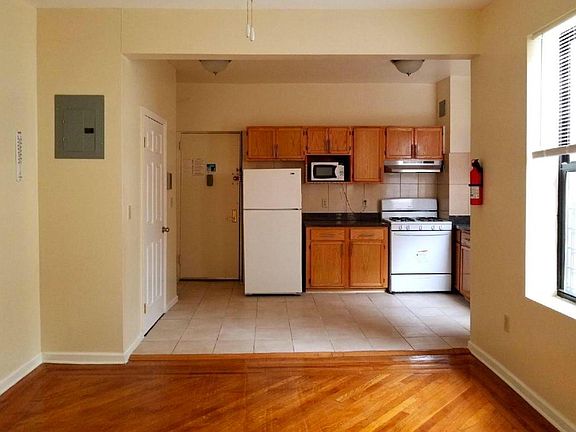 3rd image of 8818 150th St