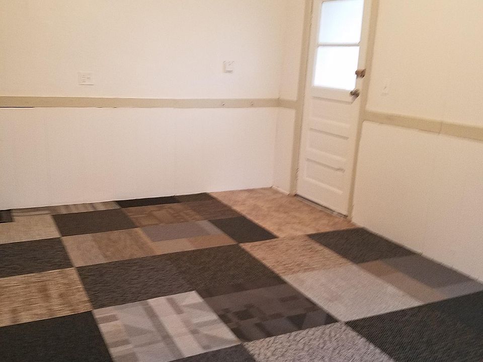 Large living room. Cable ready