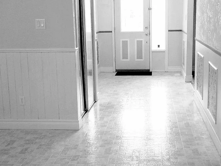 33 Elora Dr — Photo 2