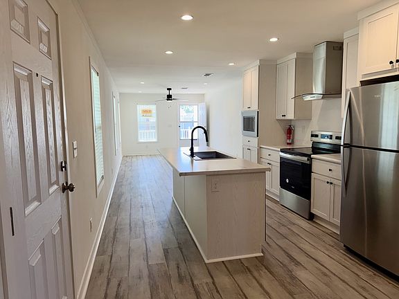 4th image of 821 Pleasantview Dr