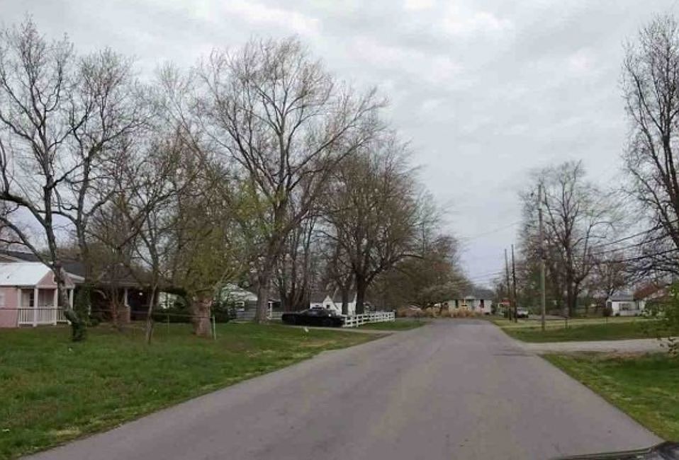 Exterior Neighborhood (street photo)