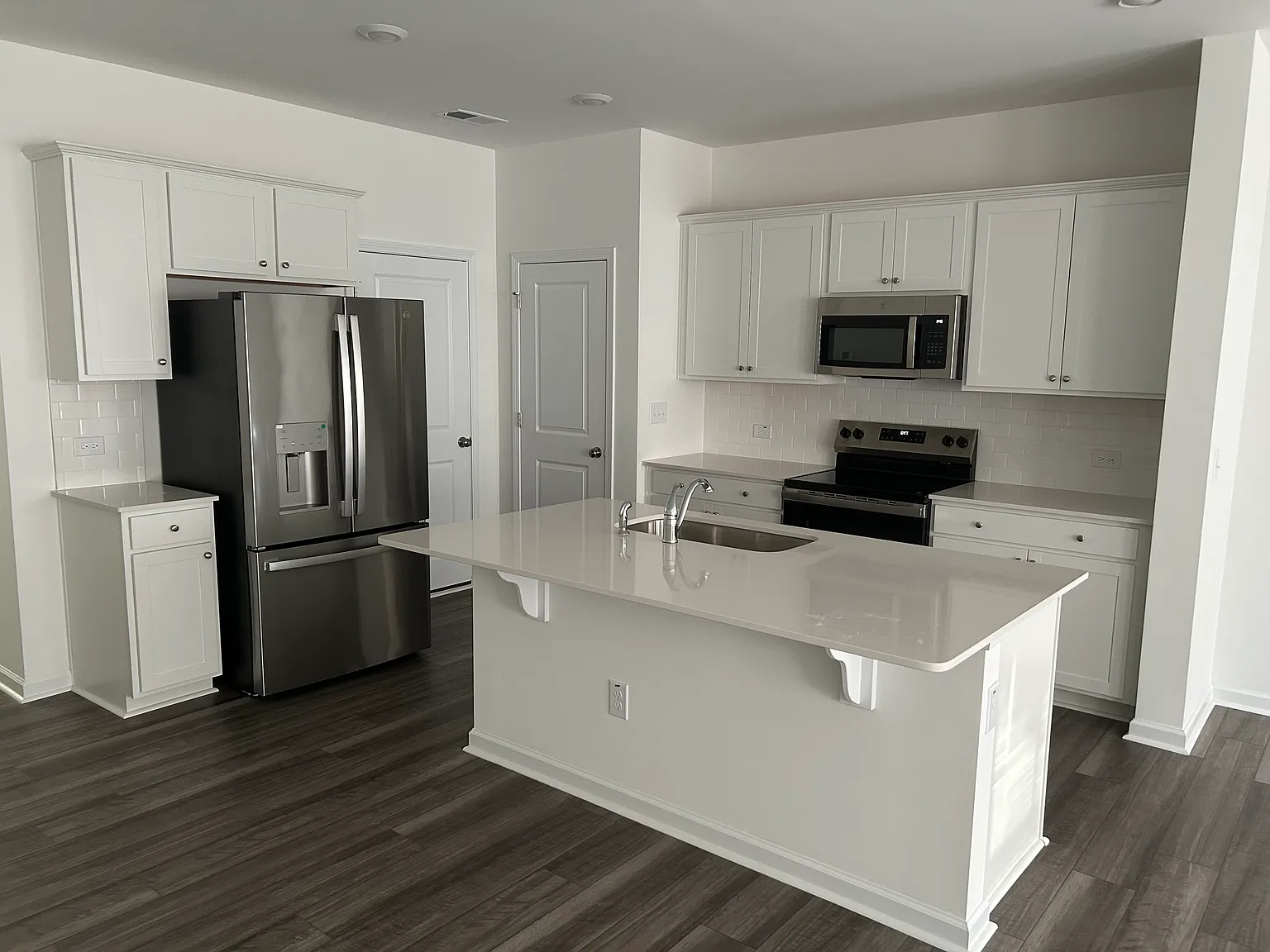 3 bed, 2.5 bath, 1592 sqft, $1,650 — Photo 4