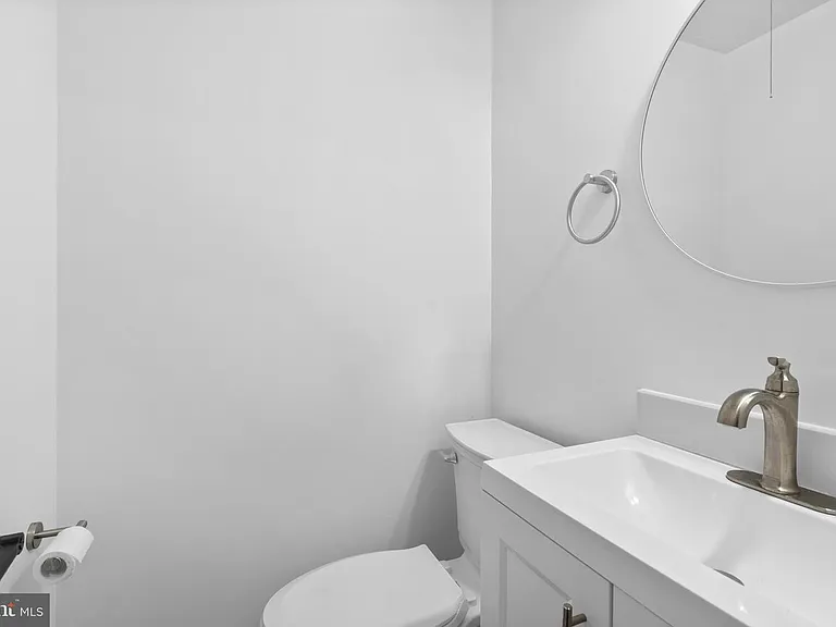 10755 Jeanes St — Photo 4