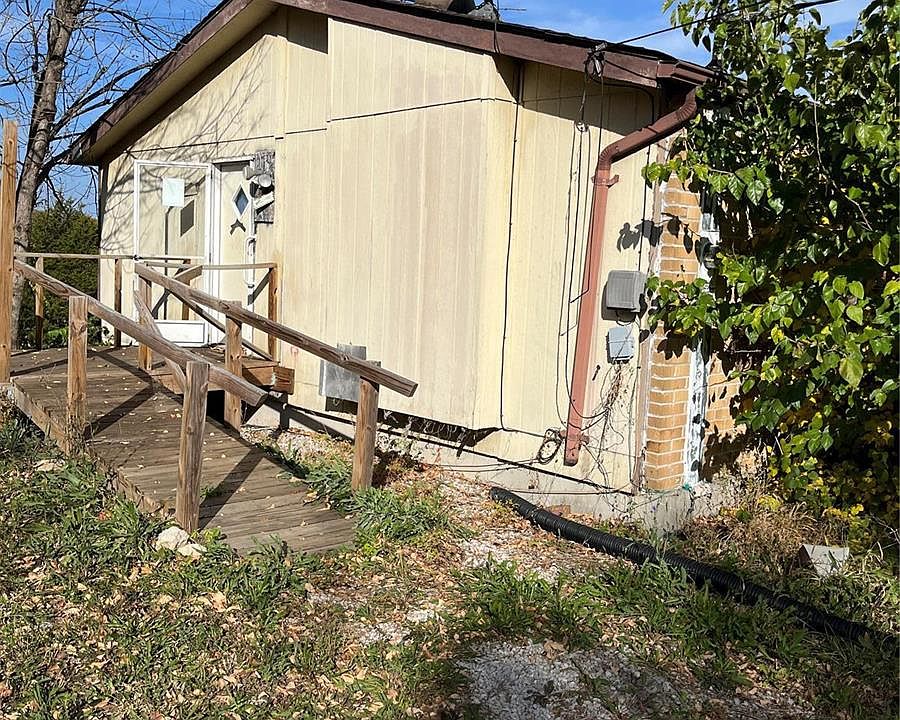2nd image of 3507 Hencher Pl