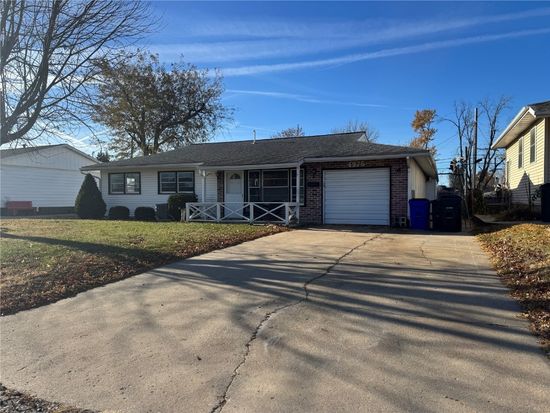 4975 Kesler Rd NW, Cedar Rapids, IA 52405