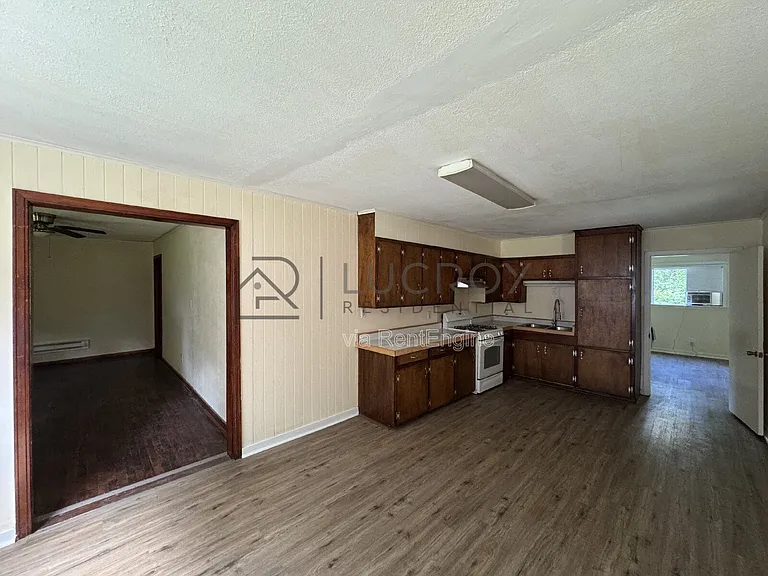 3148 Sylvester Dr — Photo 4