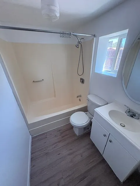 Studio, 400 sqft, $1,300 — Photo 3