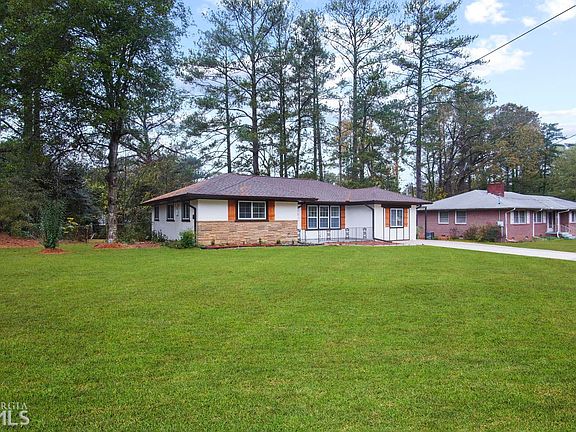 3rd image of 2473 Plantation Dr