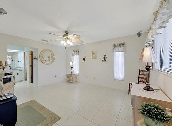 4th image of 2806 SW 37th Ter