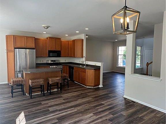 4th image of 5234 Dartmouth Dr