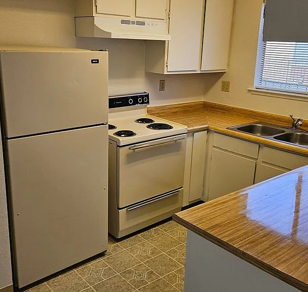 419 S Church Ave — Photo 4