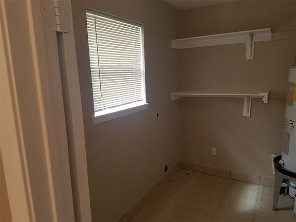4th image of 917 Laguna Dr