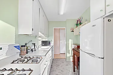 Sold by Thomas Lipovetsky, LREB
