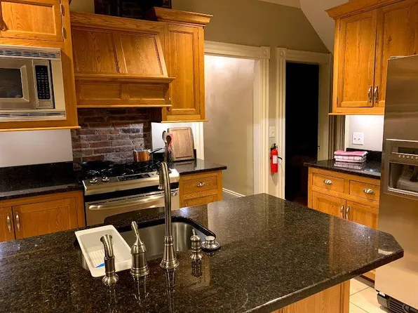83 Messenger St APT 1, Saint Albans, VT 05478