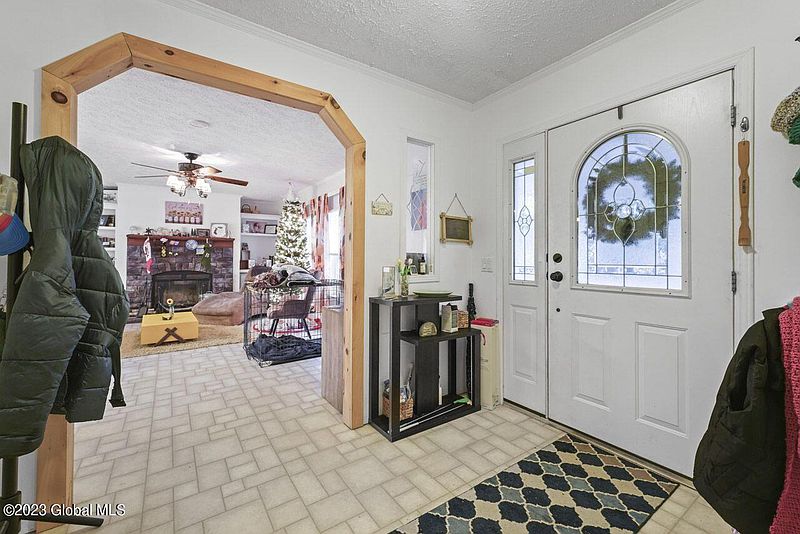 4th image of 422 Sunnyside Road