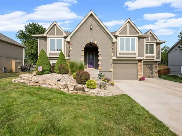 911 Chisam Rd, Kearney, MO 64060