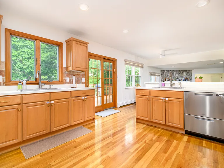 44 Newfield Ct — Photo 7