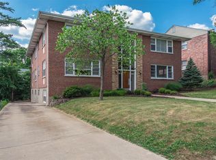 8121 Whitburn Dr, Saint Louis, MO 63105