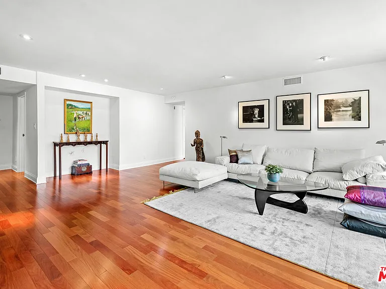 851 N Kings Rd #102 — Photo 5