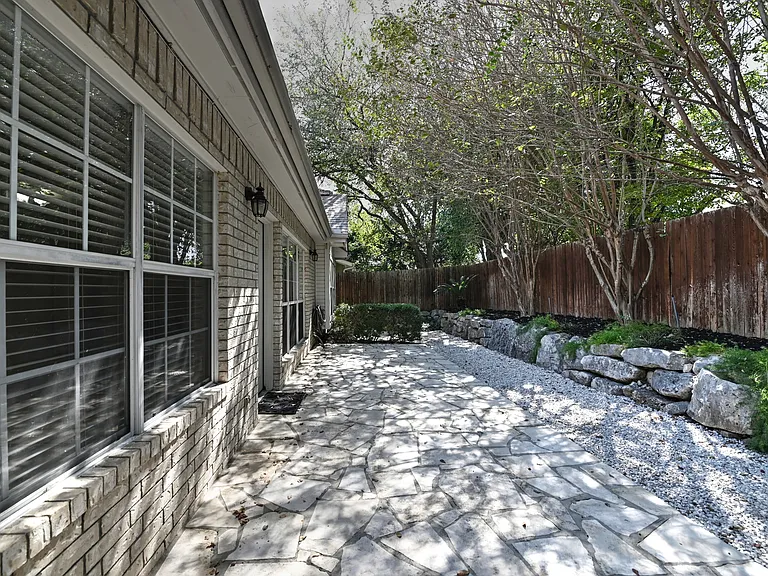 1615 Hawks Tree Ln — Photo 5