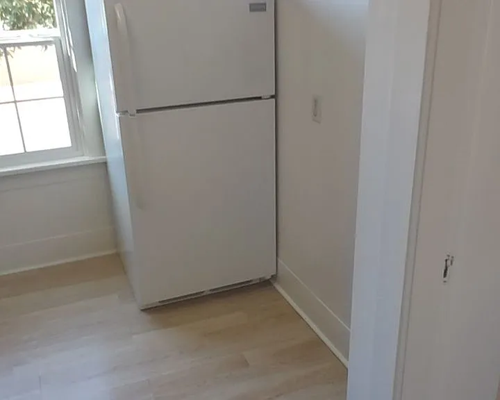 214 E 11th St #1 — Photo 7