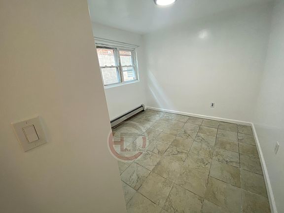 3rd image of 3148 Waterbury Ave Floor 1