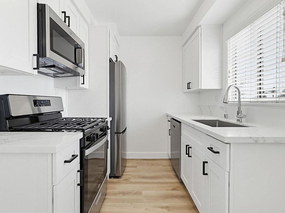 1st image of 6629 S Crenshaw Blvd #15