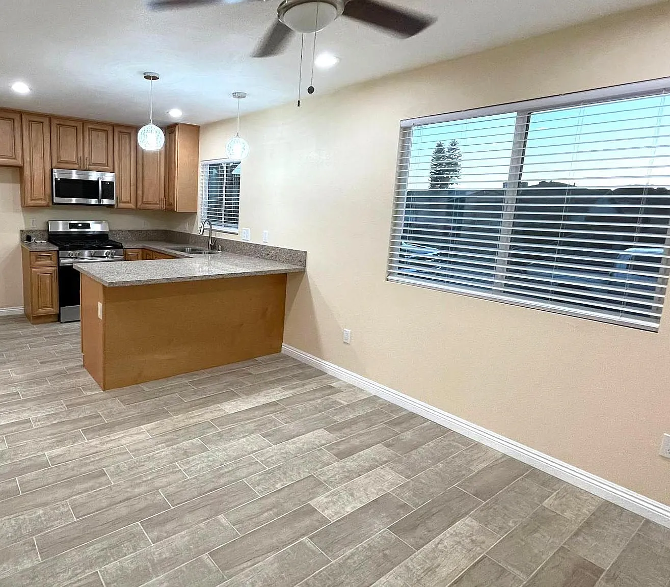 2 bed, 550 sqft, $2,400 — Photo 4
