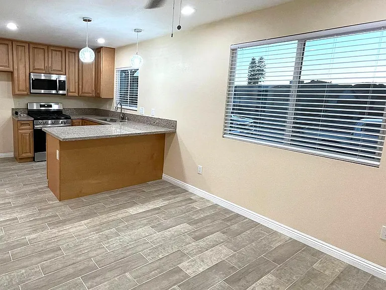 2534 N Parkdale Ave #B — Photo 4