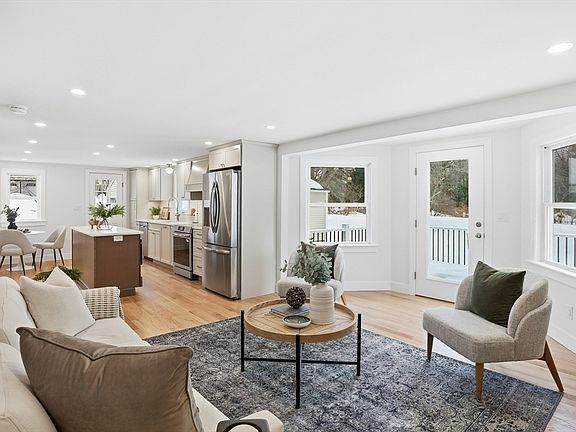 5th image of 4 Littlefield Rd