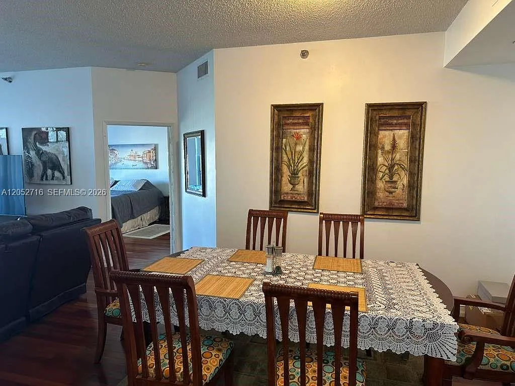 Mystic Pointe Tower 600 C — Photo 3