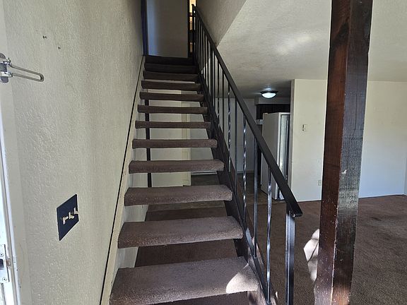 4th image of 665 Manor Way