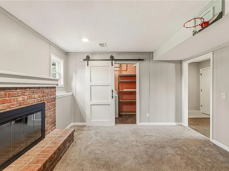 1225 E Cothrell St — Photo 16