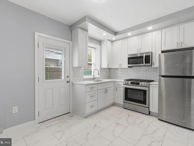 2340 S Hutchinson St — Photo 14