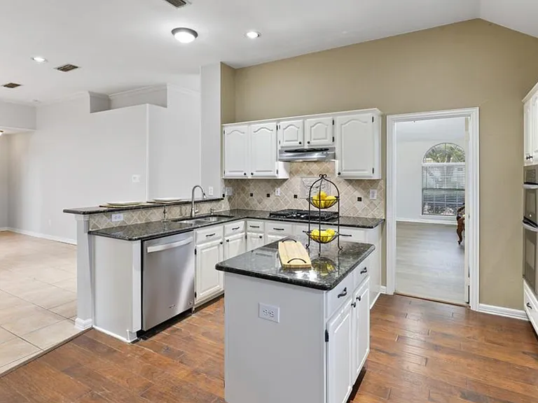 4500 Portrait Ln — Photo 7