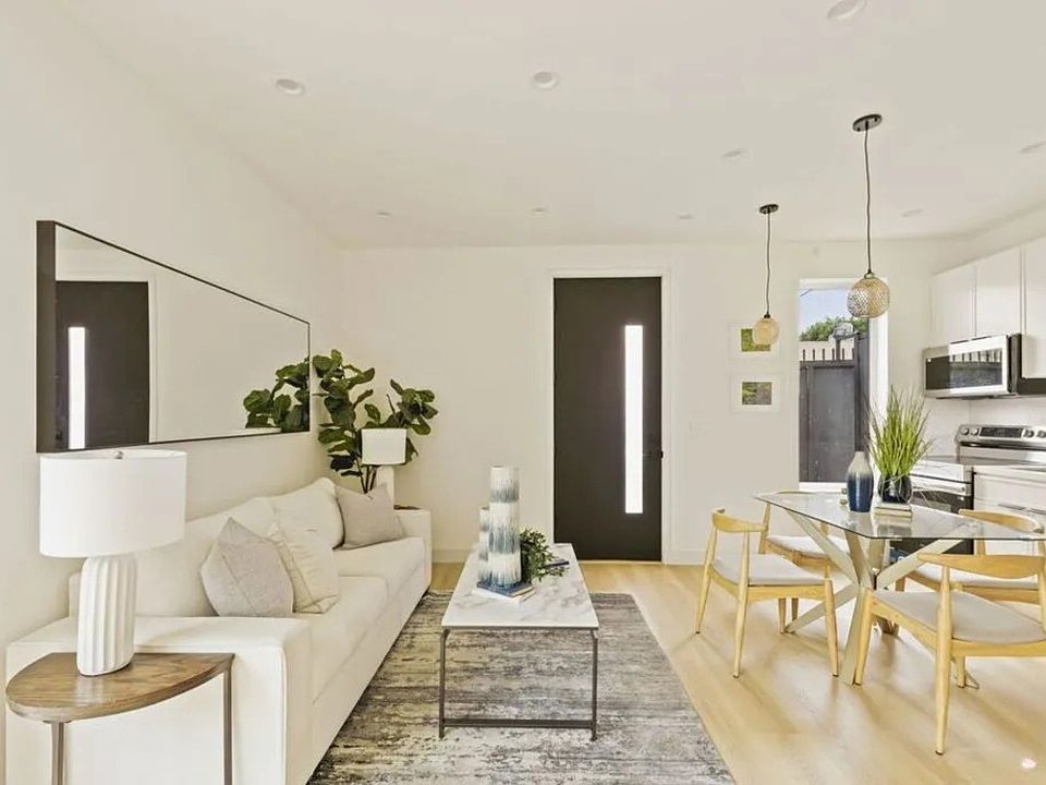 1st image of 2370 Kelton Ave #B