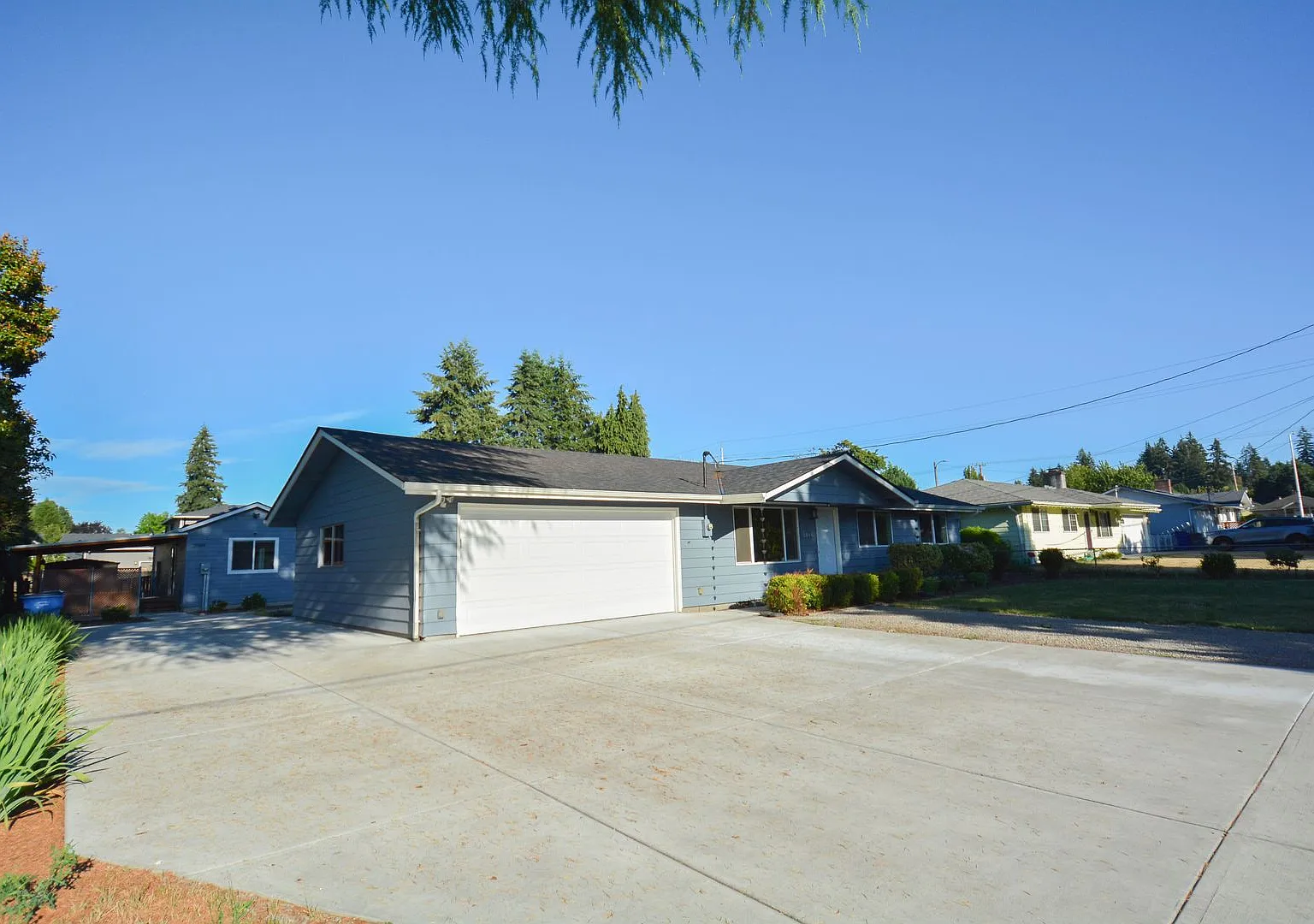 Spacious Multi-Generational Rental Opportunity 3 Bed, 2 Bath Home + Detached ADU — Photo 2