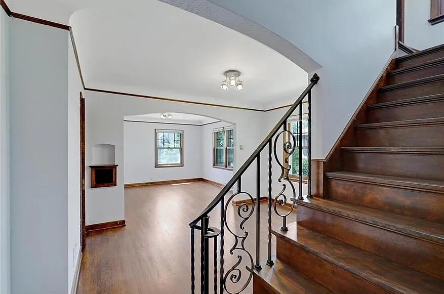 5445 Chicago Ave #1