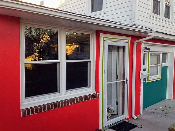 Carriage House R#1 w/Puppy!