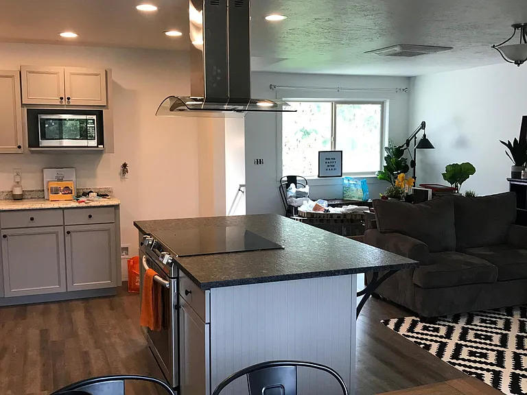 1615 Birchwood Ln — Photo 7
