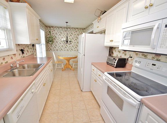 3rd image of 324 Southbank Dr