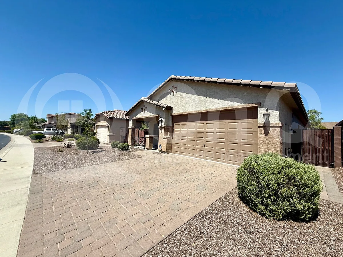 3 bed, 2.0 bath, 1873 sqft, $2,299 — Photo 3