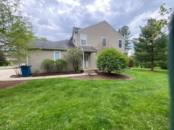 1211 Summerfield Ln NE, Warren, OH 44483