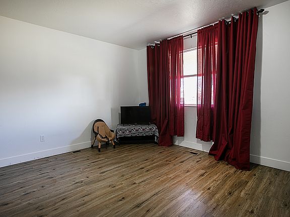 5th image of 254 W Pioneer Cir