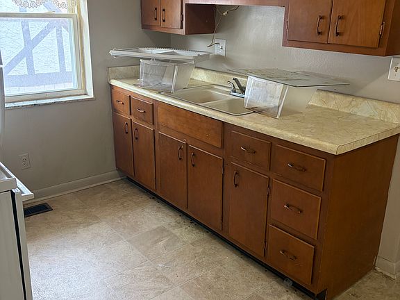 3rd image of 824 Shroyer Rd APT C