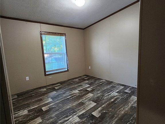 4th image of 608 Sycamore Ln